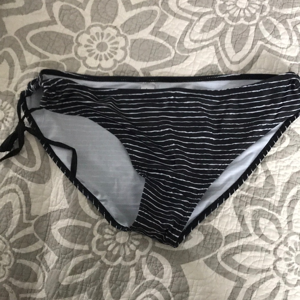 Bathing suit - Picture 2 of 3